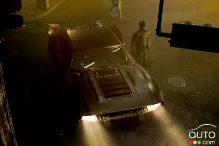 Le nouveau Batmobile, avec son conducteur